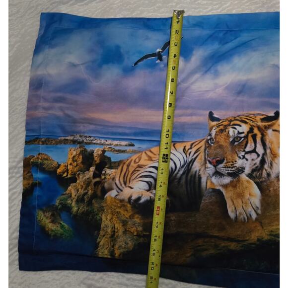 Royal Linen Source Quality Homeware Pillow Sham with Tiger on Cliff 21 x 29.5 - Picture 5 of 10